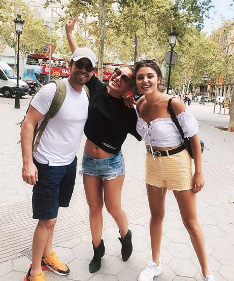 Ünlü şarkıcı gençlere taş çıkardı! - Resim: 4