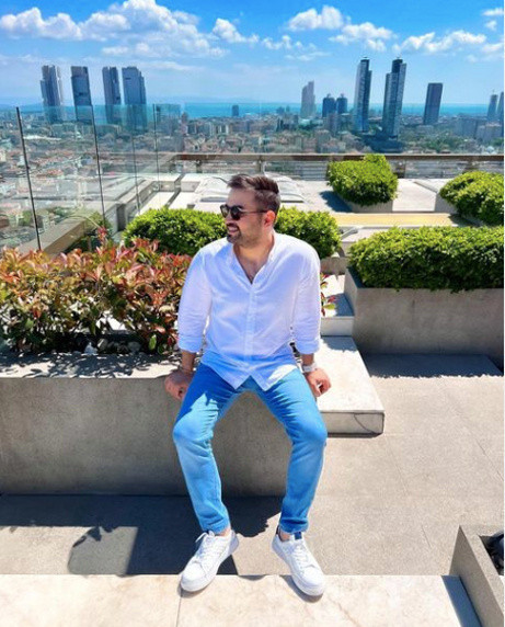 Elinden sarı bezi düşürmeyen Kadir Ezildi'nin şok eden asıl mesleği! On parmağında on marifet - Resim: 2