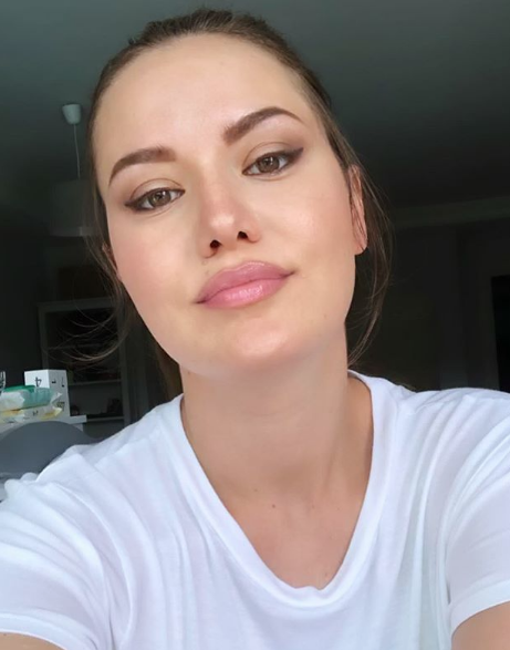 Fahriye Evcen ile Burak Özçivit’in bebekleri Karan ilk kez objektiflere takıldı - Resim: 3