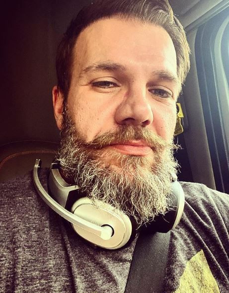 ABD'de tır şoförü olan ünlü oyuncu Tolga Karel şimdi de ceset taşıyor - Resim: 4