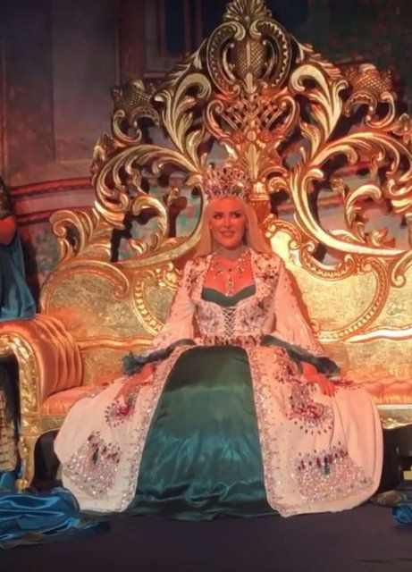 Gökhan Çıra ile evlenecek olan Selin Ciğerci kına gecesi yaptı ünlü akını oldu - Resim: 4