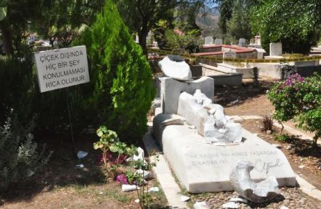 Can Yücel'in mezarını parçaladılar - Resim: 3