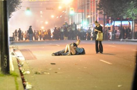 Çatışmanın ortasında böyle öpüştüler - Resim: 3