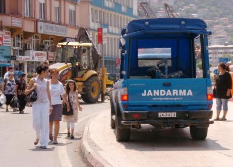 Bu fotoğrafta bir terslik var! - Resim: 1