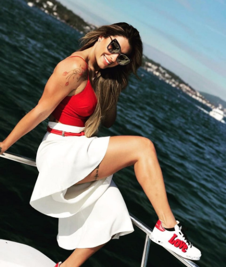 Galatasaraylı yıldıza eşinden darbe Apar topar evi terk etti - Resim: 1