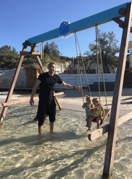 Burak Yılmaz kızlarıyla tatile çıktı çocuklar gibi eğlendi - Resim: 4