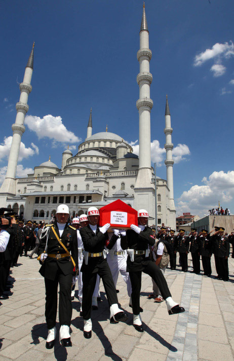 Şehit Binbaşına böyle veda ettiler - Resim: 2