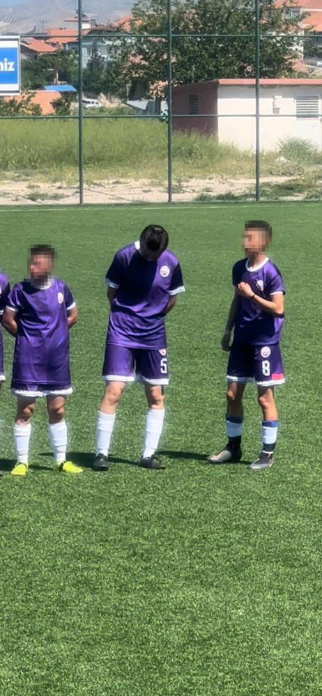 Kadın futbol takımındaki 2 futbolcu erkek iddiası! Sakalları var meğer erkek kimliği için... - Resim: 1