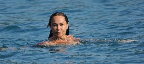 Hülya Avşar'dan 'selülitim yok' pozu - Resim: 4