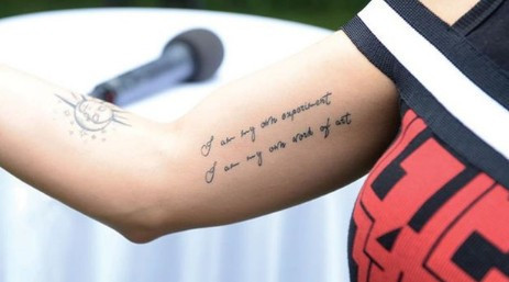 İrem Derici'nin dövmesine bakın! Angelina Jolie'yi mi taklit etti? - Resim: 2