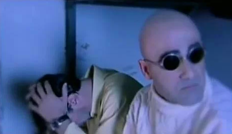 Türk kliplerinden en ilginç anlar... - Resim: 2