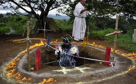 Şeytan çıkarma ayininden kareler - Resim: 3