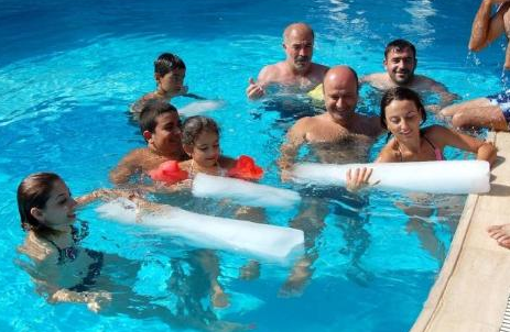 Belediye başkanı vatandaşı serinletti - Resim: 1