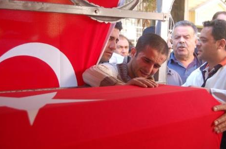 Türkiye şehitlerini böyle uğurladı - Resim: 3