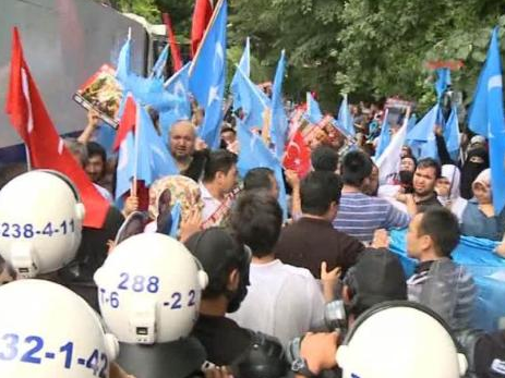 Polisten onlar da nasibini aldı - Resim: 4