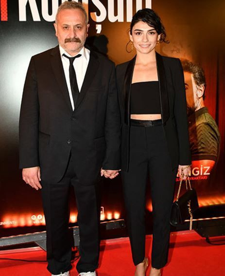 19 yaş büyük Onur Ünlü'den ayrılmıştı! Hazar Ergüçlü'nün yeni sevgilisi Lionel Messi'ye benzetildi - Resim: 2