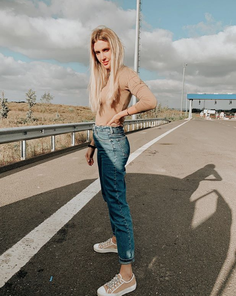 Falcao'nun eşi Lorelei Taron'dan 'evinize dönün' diyen taraftara flaş yanıt - Resim: 2