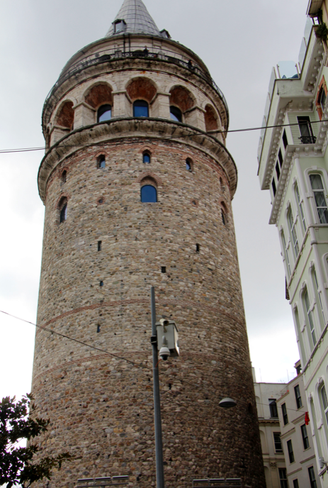 Galata Kulesi'nde fotoğrafları bozan KGYS direği kaldırılıyor - Resim: 0