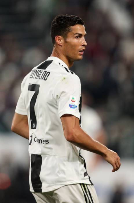 Dünyaca ünlü şarkıcı Selena Gomez Instagram tahtını kaybetti! - Resim: 2