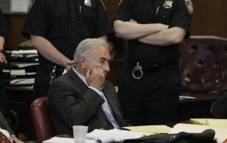 Duruşmada tırnaklarını yedi - Resim: 4