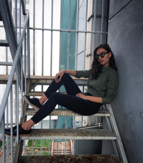 Köylü güzeli Amine! Salça kaynatıp, meyve topladı - Resim: 4