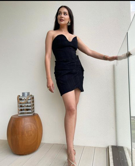 Gönül Dağı'ndan ayrıldı kendine geldi Gülsim Ali İlhan'ın fileli gömleği yıktı! - Resim: 1