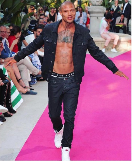 Yakışıklı mahkum Türkiye'te geldi Türk kadınları hakkında bomba sözler - Resim: 2