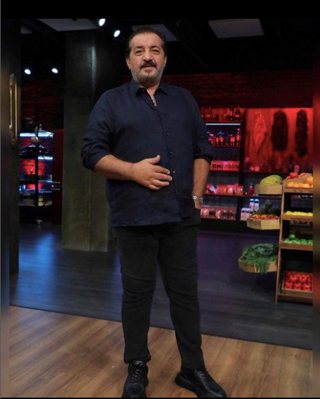 Masterchef Mehmet Şef'in bir de delikanlı halini görün! Kızlar baktıkca iç çekiyor "Fenasın şefim" - Resim: 2