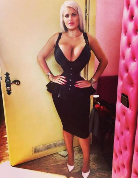 Estetiği çok yanlış anlayan kadın kaburgalarını aldırdı  - Resim: 2