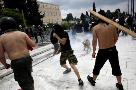 Komşuda sokaklar savaş alanına döndü - Resim: 2