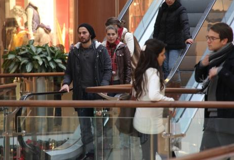 Sevgilisi ile böyle görüntülendi - Resim: 3