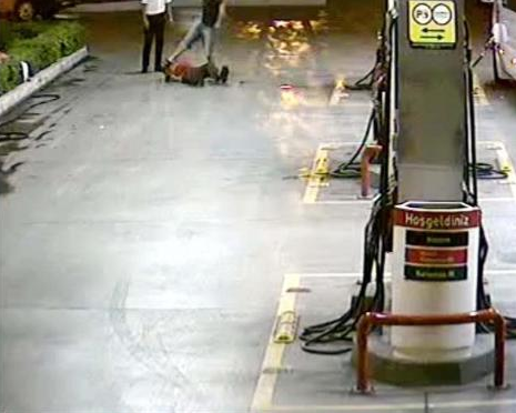 Polis bayıltıncaya kadar dövdü - Resim: 3