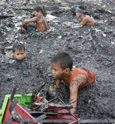 Ölüm pahasına bataklığa daldılar - Resim: 4