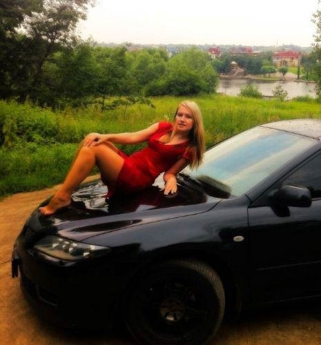 Facebook güzellerinin araba tutkusu - Resim: 2