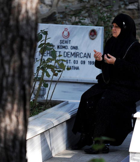 Şehitlikte hüzünlü bayram - Resim: 3