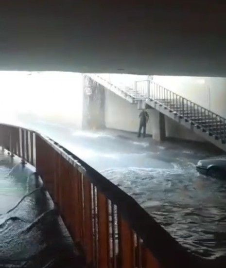 İstanbul'u yine sağanak vurdu! Kapalıçarşı'yı su bastı, Pendik'te hayat felç oldu - Resim: 2