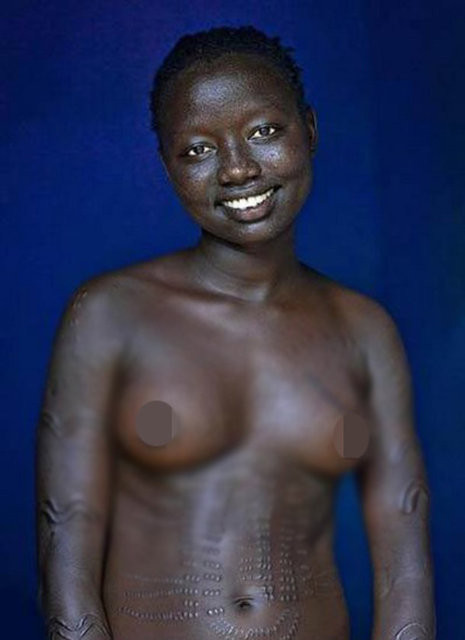 Geleneğe göre vücutlarına yara izi yapıyorlar - Resim: 1