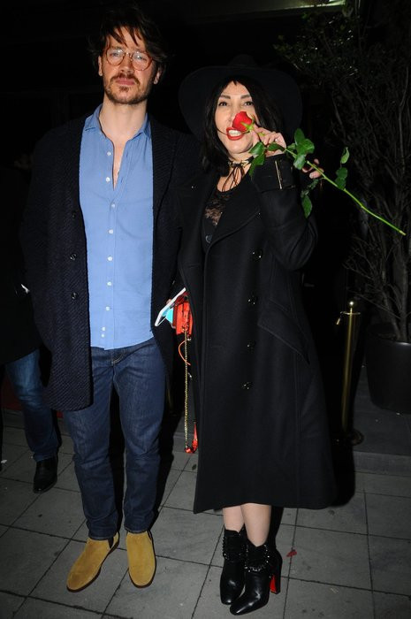 'Yanındaki oğlun mu?'  sorusuna çıldırdı - Resim: 2