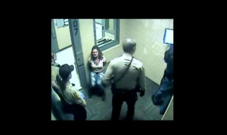 Hücrede genç kadına çıplak işkence - Resim: 1