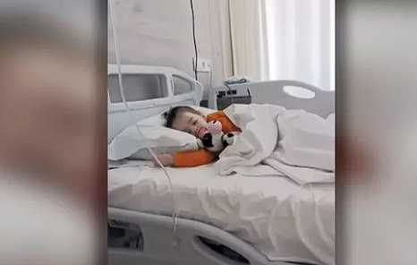 5 yıldızlı otelde daha önce görülmemiş ihmal! Kahvenin yanına su yerine koydukları sıvı pes dedirtti - Resim: 1