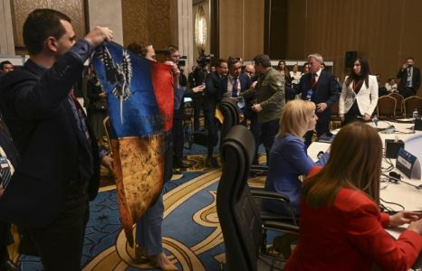 Ankara'da olaylı zirve! Rus ve Ukraynalı yetkililer arasında arbede yaşandı Mustafa Şentop müdahale etti - Resim: 0