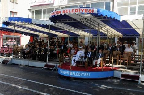 Protokol boş sokakları selamladı - Resim: 4