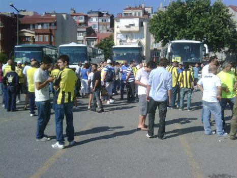 Fenerbahçe taraftarı yollara düştü - Resim: 2