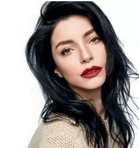 Merve Boluğur'dan "Hülya Avşar'a gerek yok" çıkışı: Saçımı boyatır ben oynarım - Resim: 4