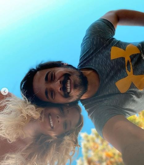 Hayal Köseoğlu sevgilisi Caner Şahin ile aşk tazeliyor! Mayolu halleri olay oldu - Resim: 1