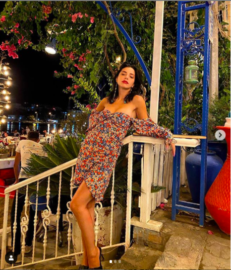 İç çamaşırsız sokağa çıktı Merve Boluğur dekoltesi kızdırdı! - Resim: 2