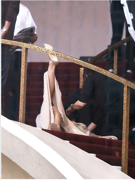 Tepetaklak yere yuvarlandılar - Resim: 3