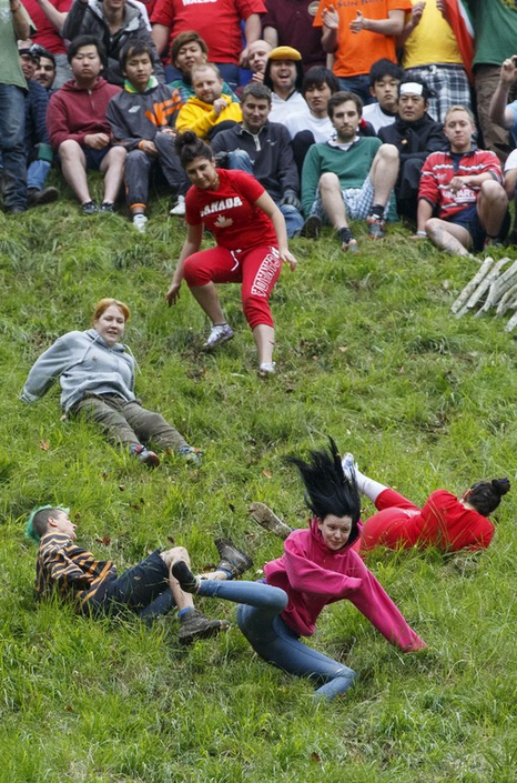 Peynirin peşinden yuvarlandılar - Resim: 4