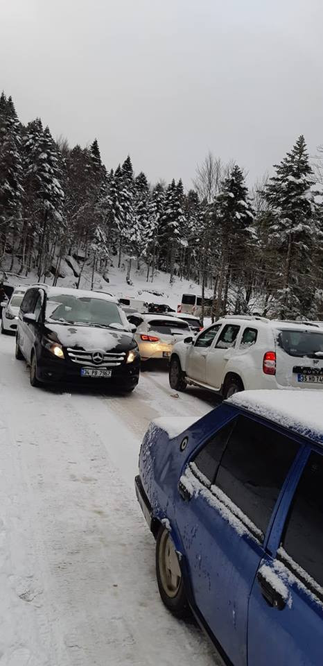 Uludağ'da dönüş yoğunluğu! Kilometrelerce kuyruk oluştu - Resim: 1