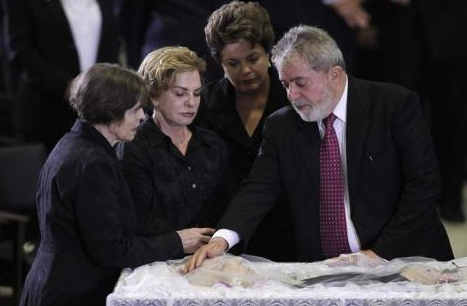 Cenazede gözyaşlarını tutamadı - Resim: 4